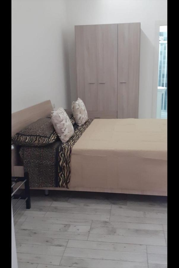 La Dimora Di Rosy Hotel Наполи Стая снимка